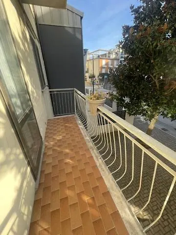 Beautiful Apartment Falconera - Agenzia Cocal Καόρλε